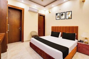Desk, free WiFi - Hotel Radha Vrinda (Vrindavan)