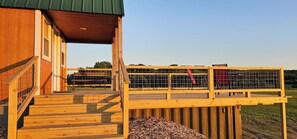 Terrace/patio - Charming cabin with amazing views located on Toontucky Farms (White Plains)