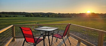 Charming cabin with amazing views located on Toontucky Farms