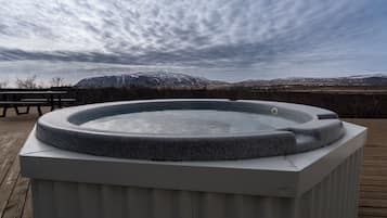 5 Bedroom Apartment | Private spa tub
