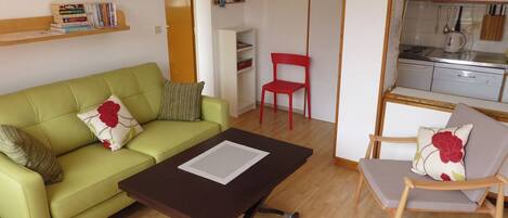 Smart-tv, boeken en een stereo