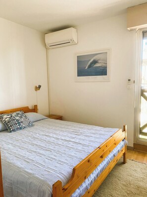 2 bedrooms, iron/ironing board, free WiFi