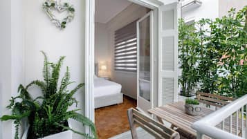 Apartemen Klasik, balkon, pemandangan kota | Balkon