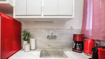 Apartemen Klasik, balkon, pemandangan kota | Dapur pribadi | Mesin espresso, mesin pembuat kopi/teh, dan ketel listrik