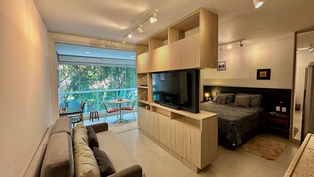 Deluxe Apartment | Living area | Flat-screen TV - Praça Madá (Sao Paulo)