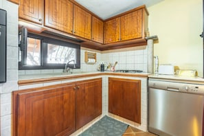 Réfrigérateur, four, plaque de cuisson, lave-vaisselle