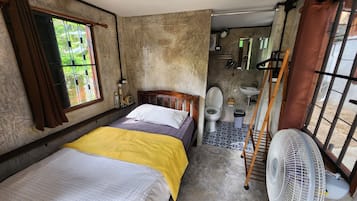 Standard Cabin | Free WiFi, bed sheets