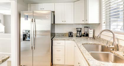 Walk to Ocean & Golf: North Myrtle Beach Home!