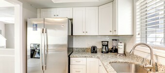 Walk to Ocean & Golf: North Myrtle Beach Home!