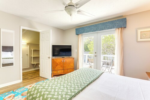 Walk to Ocean & Golf: North Myrtle Beach Home!