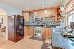 House (3 Bedrooms) | Interior