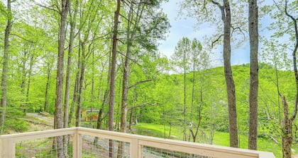 Farm On-site: Mtn-view Cottage in Hendersonville!