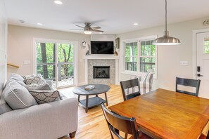 Cottage (2 Bedrooms) | Interior - Farm On-site: Mtn-view Cottage in Hendersonville! (Hendersonville)