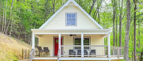 Cottage (2 Bedrooms) | Front of property