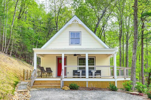 Farm On-site: Mtn-view Cottage in Hendersonville!