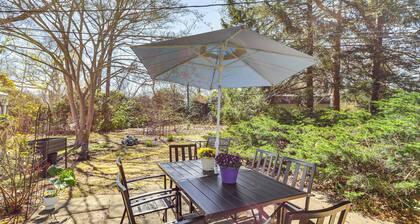 3 Mi to Cape Cod Bay: Marshfield Home w/ Balcony!
