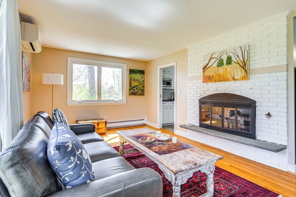 House (3 Bedrooms) | Interior - 3 Mi to Cape Cod Bay: Marshfield Home w/ Balcony! (Marshfield)