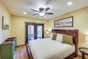 Interior - Black Hills Vacation Lodge: New Home! Just Opened! (Newcastle)