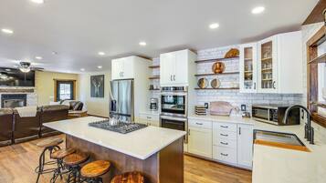 ุงูู
ูุดุฃุฉ ู
ู ุงูุฏุงุฎู