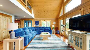 House (5 Bedrooms) | Interior