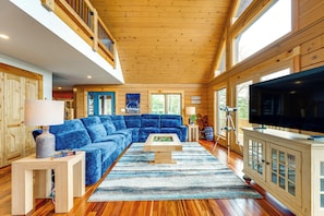 House (5 Bedrooms) | Interior