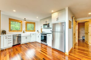 House (5 Bedrooms) | Interior