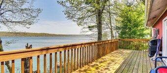 < 1 Mi to State Park: Trumansburg Cottage w/ Deck!