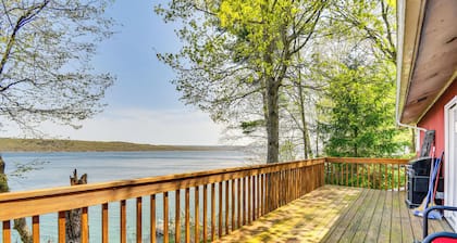 < 1 Mi to State Park: Trumansburg Cottage w/ Deck!