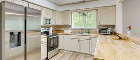 House (3 Bedrooms) | Interior
