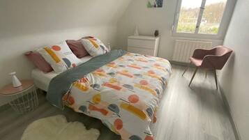 2 chambres, fer et planche Ă repasser, Wi-Fi gratuit, draps fournis