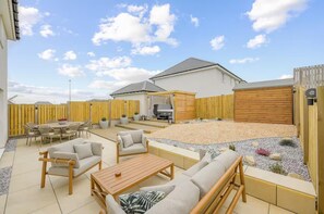 House | Outdoor dining - Stylish House in Perth-hot Tub-garden-sleeps 6 (Perth)