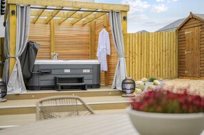 House | Terrace/patio - Stylish House in Perth-hot Tub-garden-sleeps 6 (Perth)