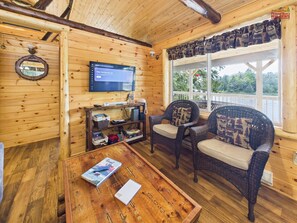 Smart TV, DVD player - Moonlight Ridge-Cabin on 16 Mile Lake, Quiet Setting, Kayaks & Canoe (Munising)