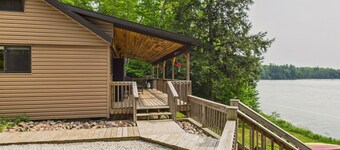 Moonlight Ridge-Cabin on 16 Mile Lake, Quiet Setting, Kayaks & Canoe