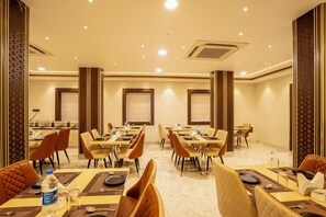 Restaurant - Treebo Airport Inn (Bhubaneshwar)