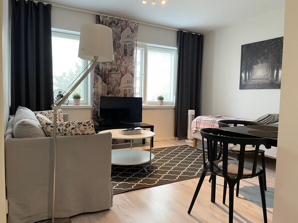 Iron/ironing board, free WiFi