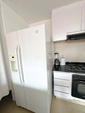 Coffee/tea maker, fridge, stovetop, blender - Penthouse with luxury jacuzzi and panoramic view (Bogotá)