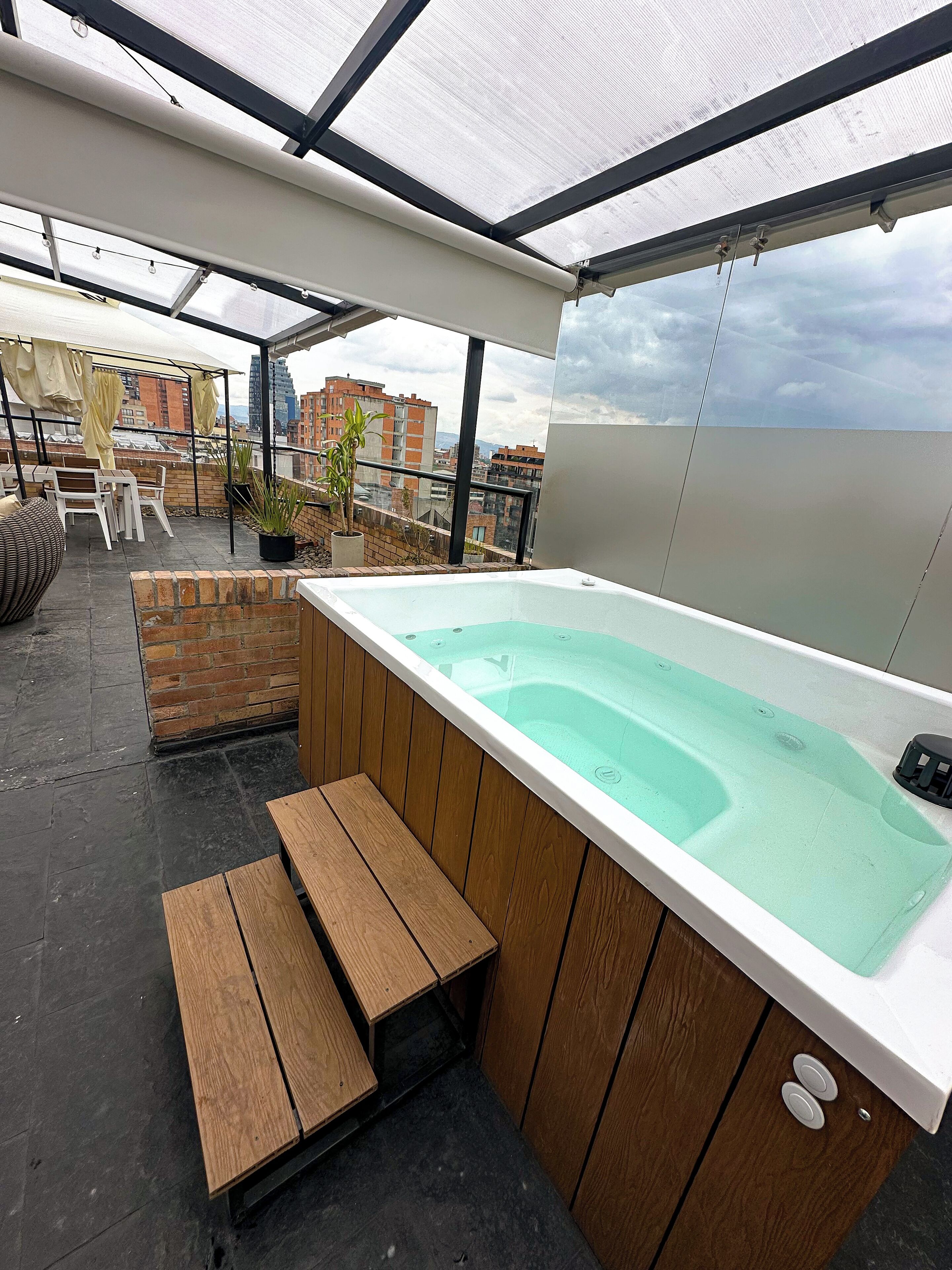 Outdoor spa tub
