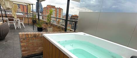 Bain à remous extérieur