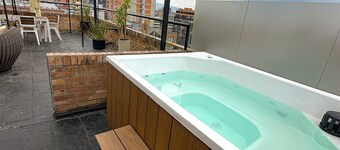 Penthouse with a luxury jacuzzi and panoramic view