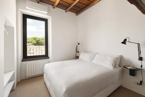 2 bedrooms, iron/ironing board, WiFi, bed sheets - Garibaldi House, a Burghesius home (Roma)