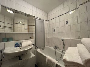 Hårføner, håndklær, såpe og sjampo