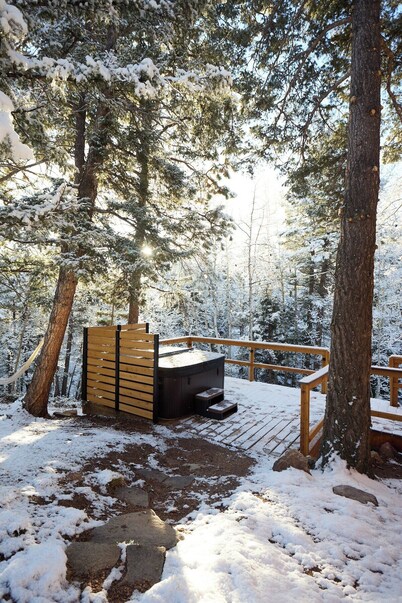 Aspen Hideway · Mountain Modern log Cabin Deck + Hot Tub