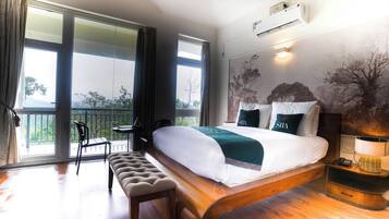 Superior Room | Egyptian cotton sheets, premium bedding, Select Comfort beds, minibar