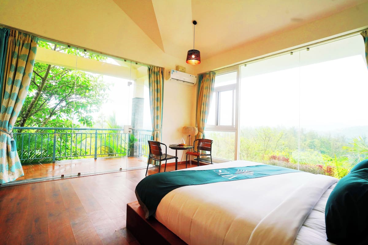 Deluxe Double or Twin Room, 1 King Bed, Mountain View