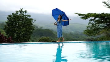 Outdoor pool, pool loungers