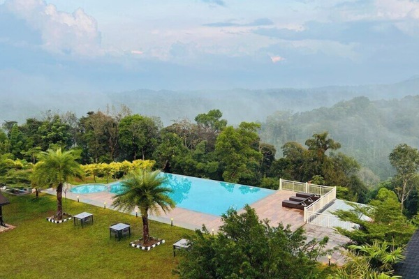 Outdoor pool, sun loungers