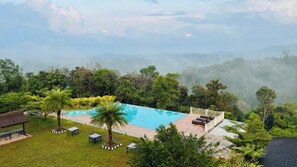 A pool with a view of a forested mountain range. - SILA Mountain Majesty (Mudigere)