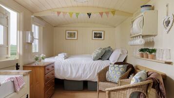 1 bedroom, bed sheets