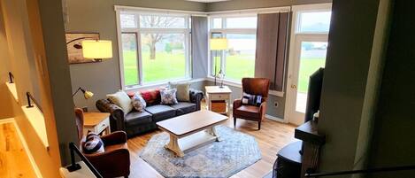 Smart TV, fireplace